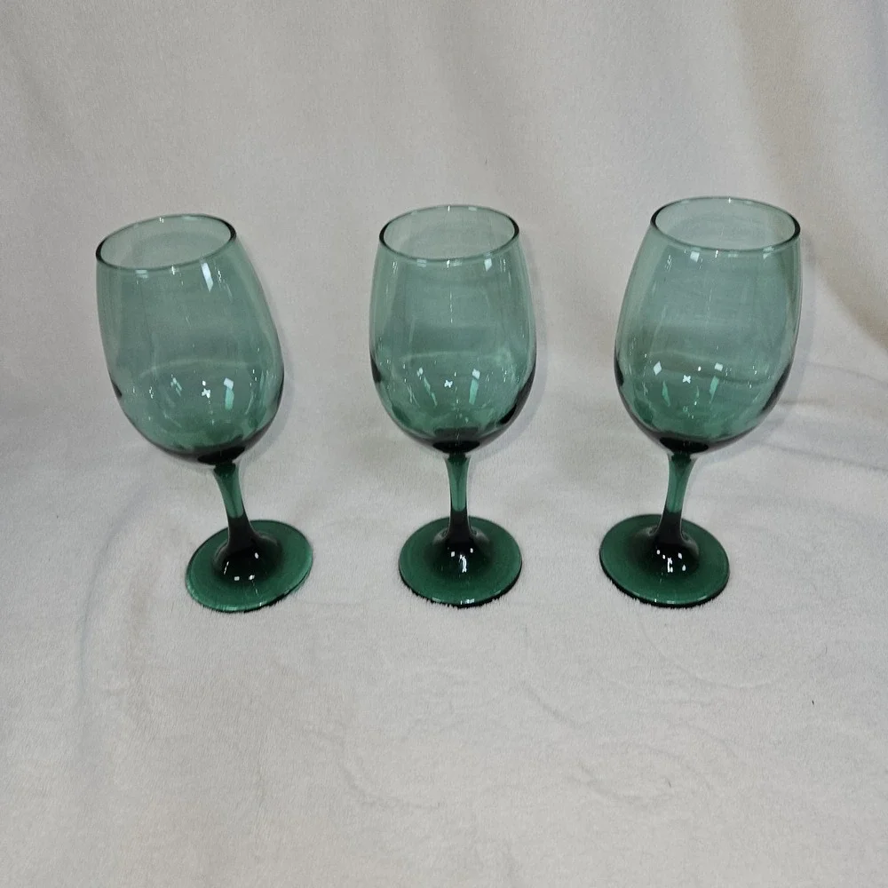 Libbey Emerald Green Wine Glasses Translucent Stemware Jewel Tone 8.5